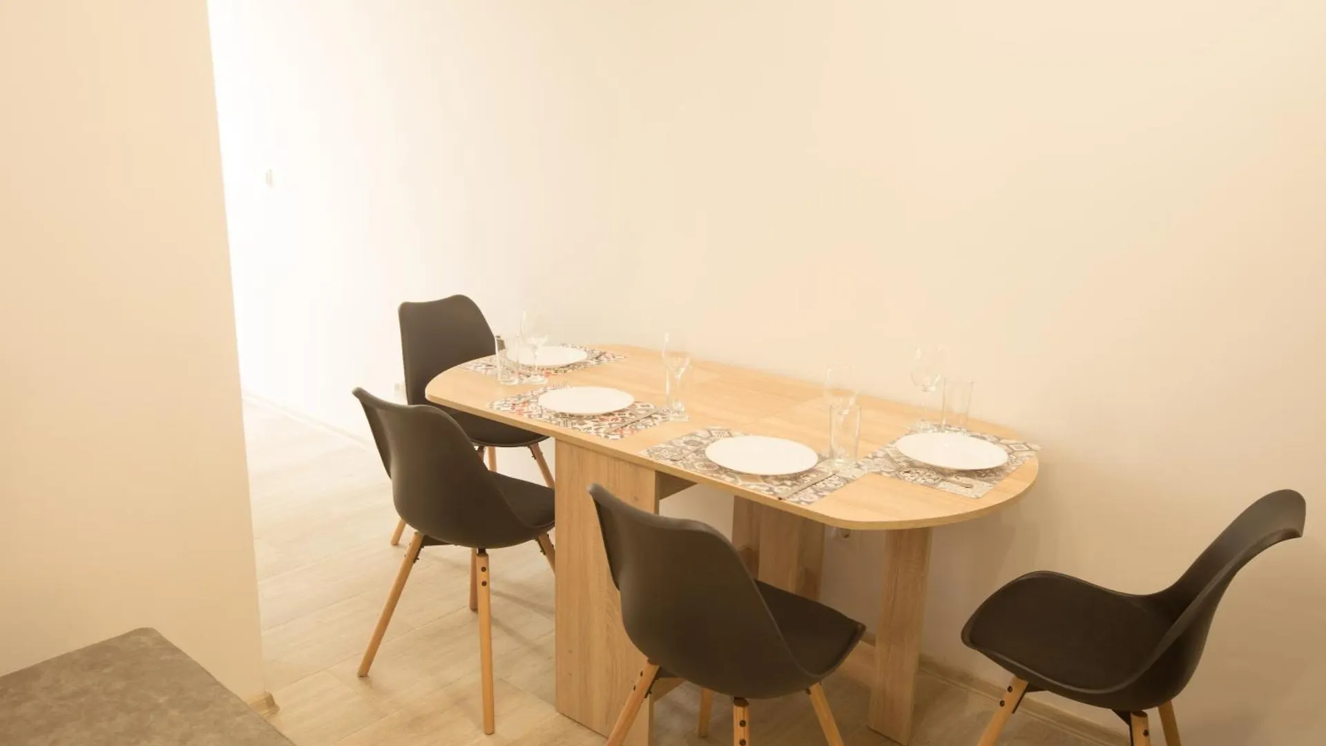 Aleks Top Center 2- Free Parking Burgas Apartment